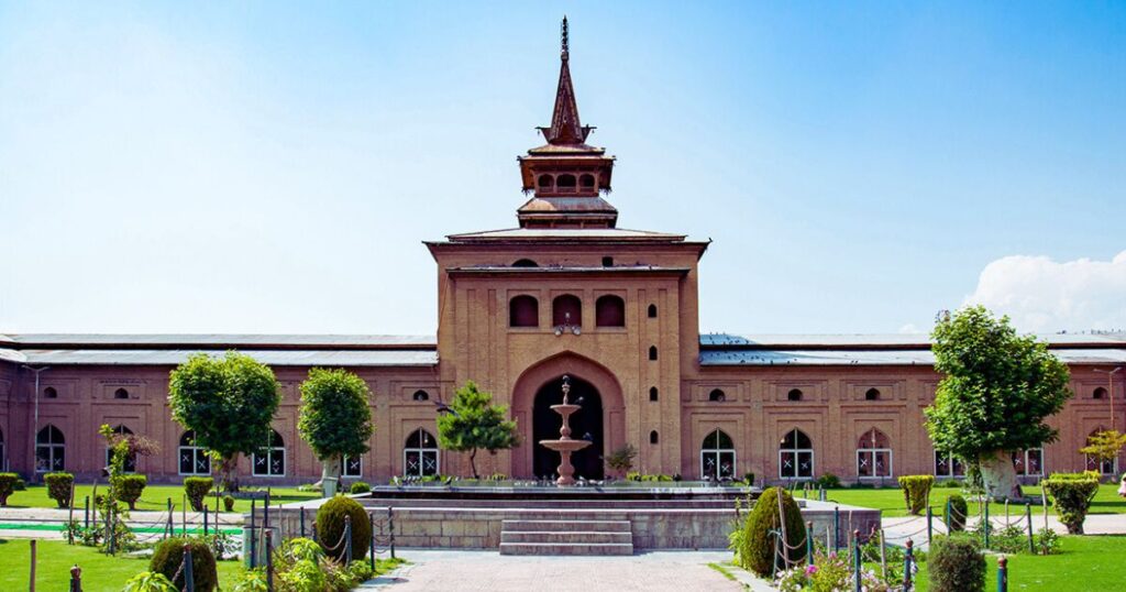 Jamia Masjid Pilgrim of Kashmir