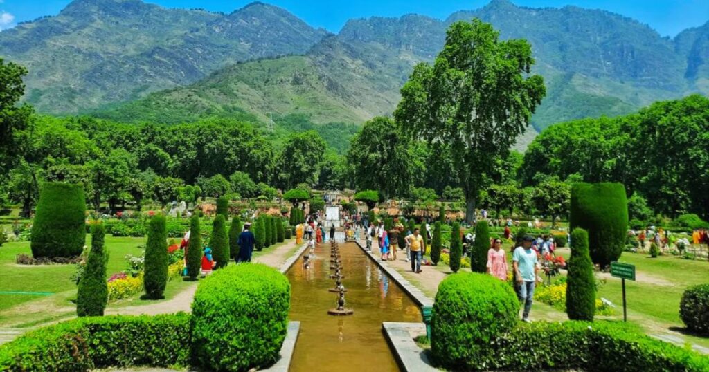 Nishat Bagh biggest garden in srinaar, kashmir