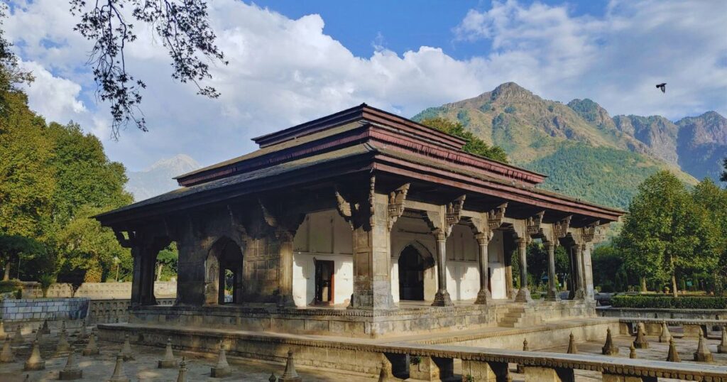 Shalimar Bagh best place to visit in Kashmir for couples