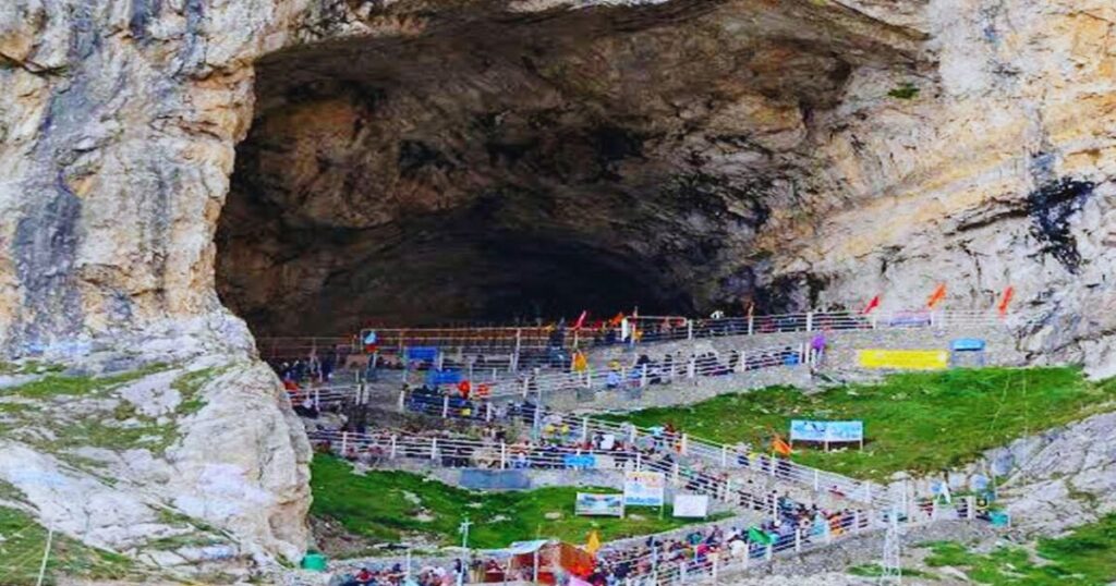 Amarnath Cave Temple oldest hindu temple in the world