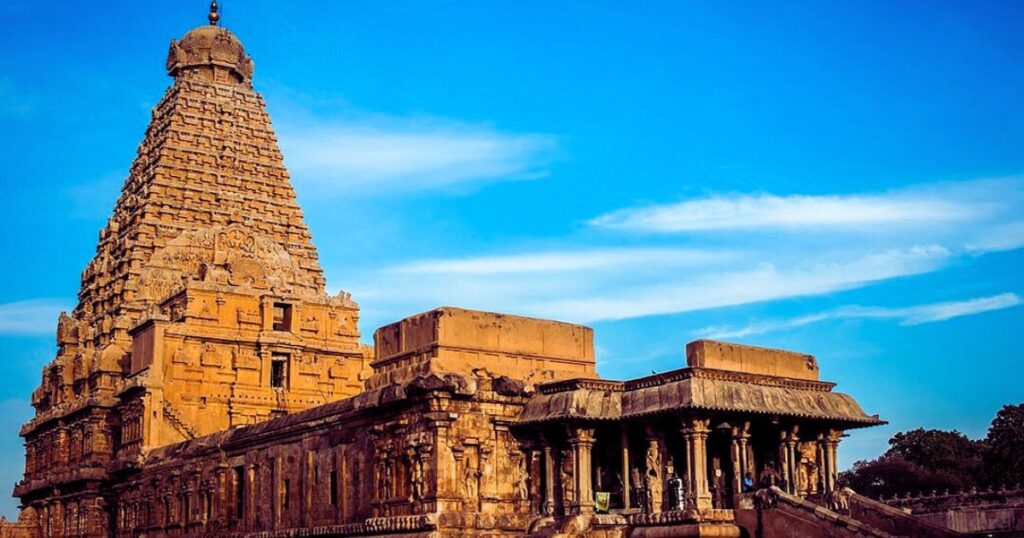 Brihadeeswarar Temple shiv mandir in india